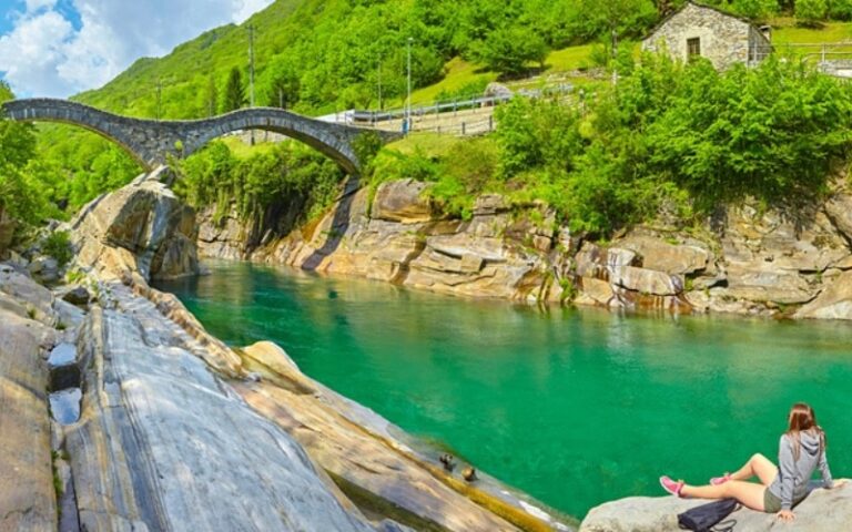 Valle Verzasca: verdi acque tra le montagne ticinesi